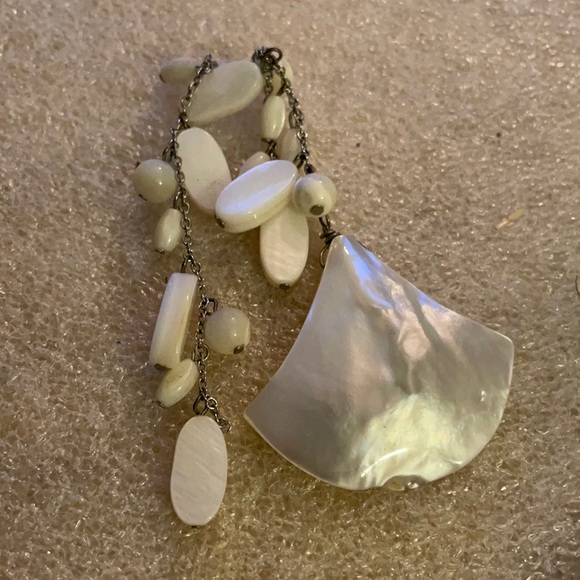 Vintage Jewelry - Vintage mother of pearl pendent